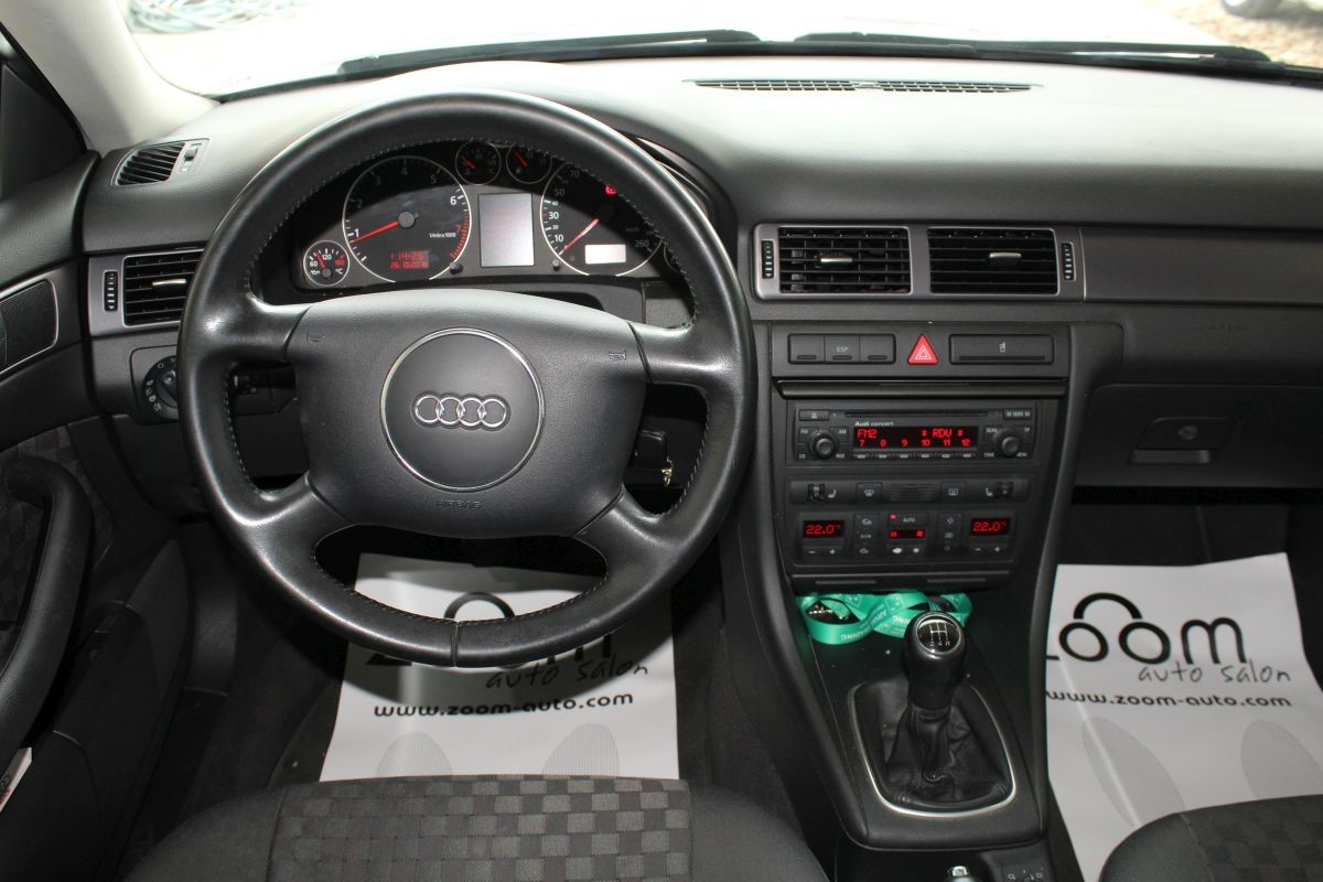 Audi A6
 2,0i