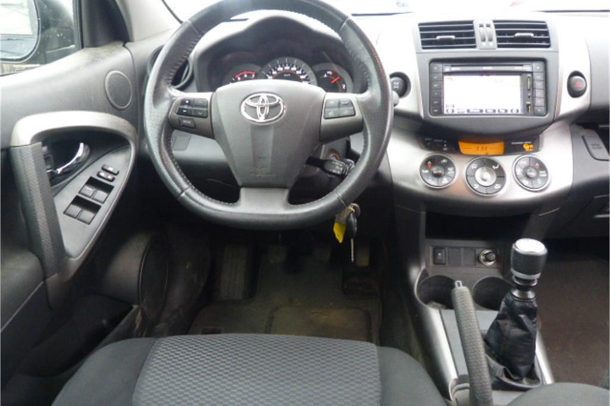 Toyota
 RAV4
 2.2 D4-D Life