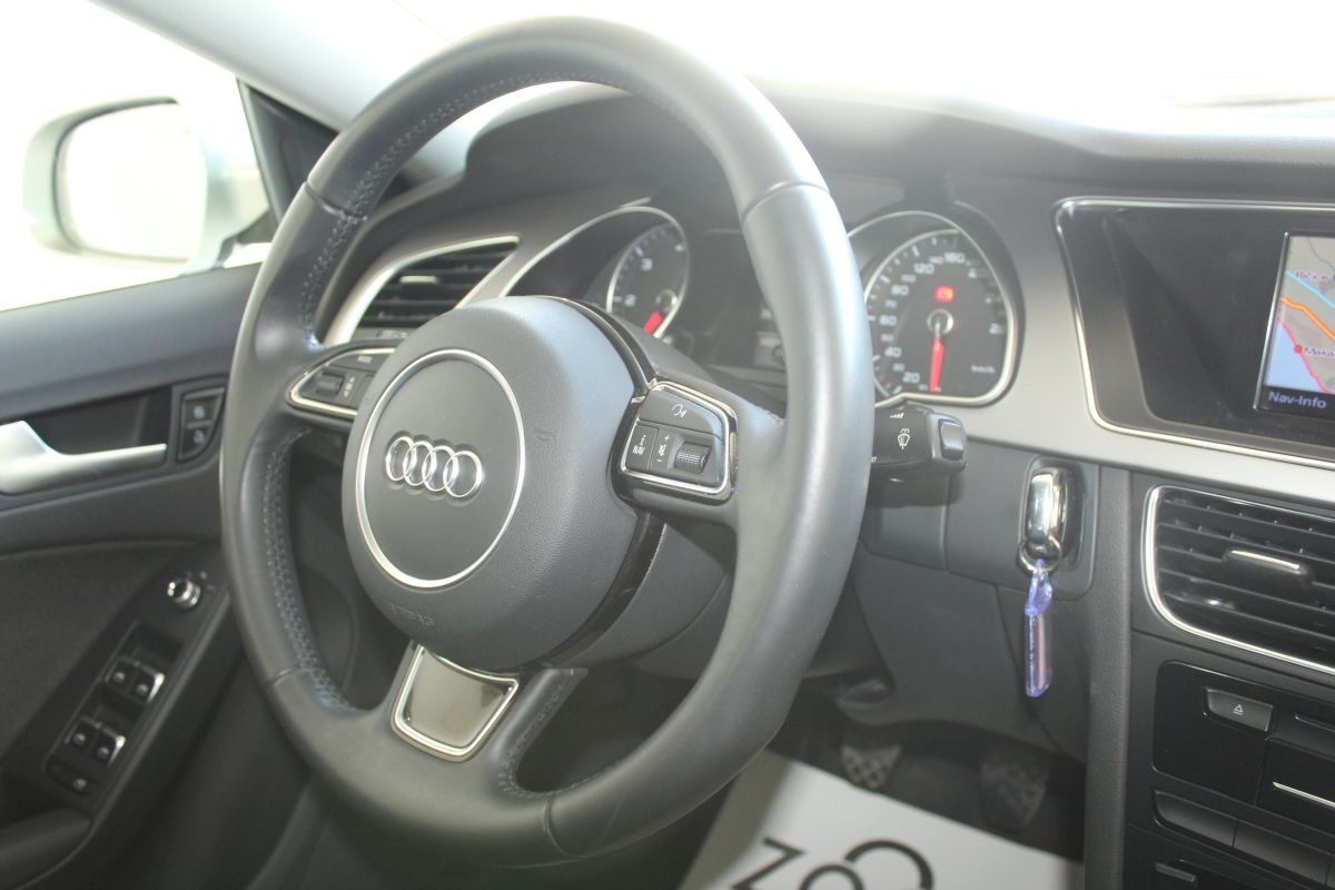 Audi A5
 2.0 TDi Sportback Business