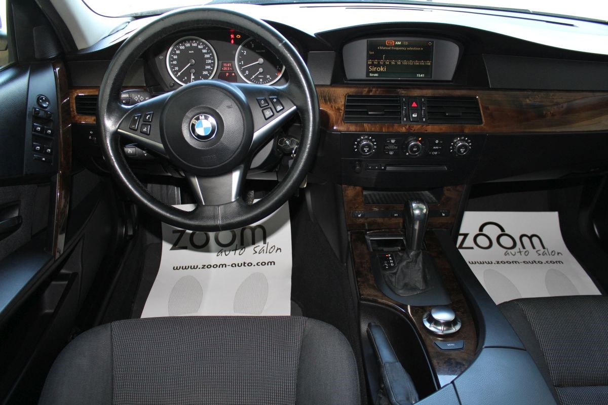 BMW
 5-Series 525 I