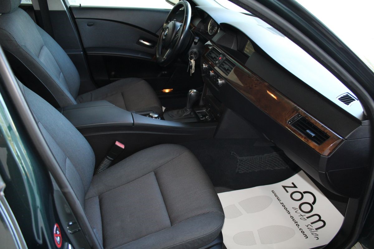 BMW
 5-Series 525 I