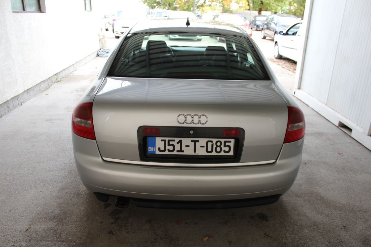Audi A6
 2,0i