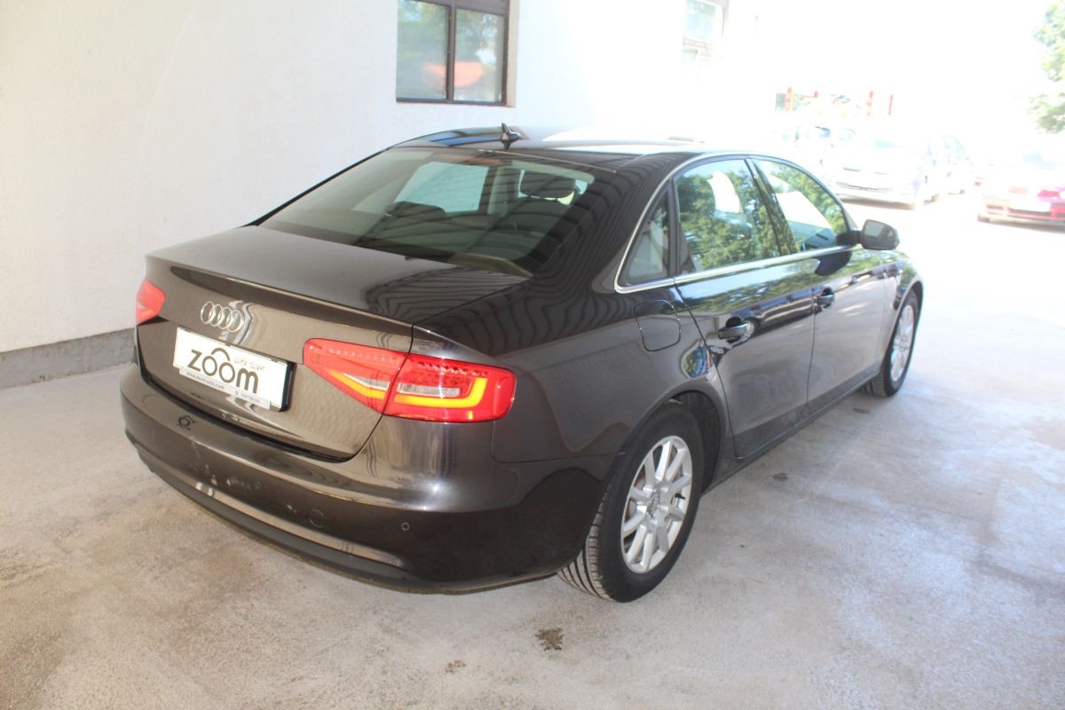 Audi A4
 2.0 TDi Ambition Luxe