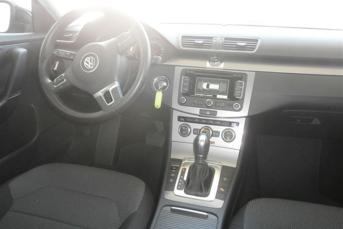 Volkswagen Passat SW 2.0 TDi DSG Confortline BlueMotion