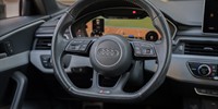 Audi A4
 2.0 TDI S line