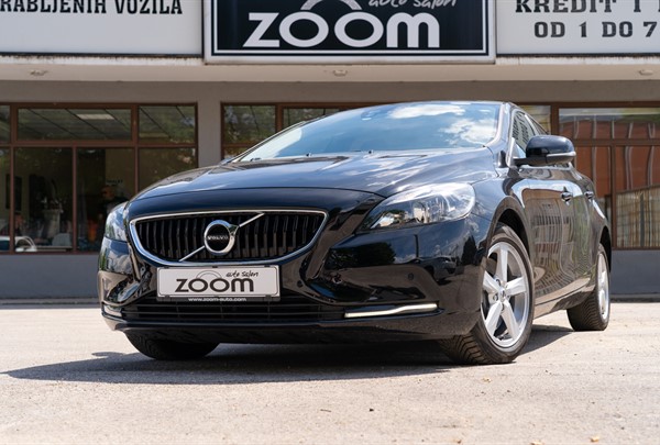 Volvo
 V40 D2