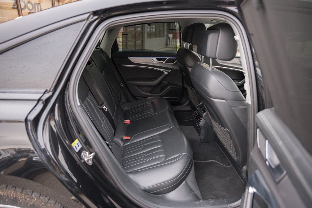 Audi A6
 55 TFSI E S line QUATTRO