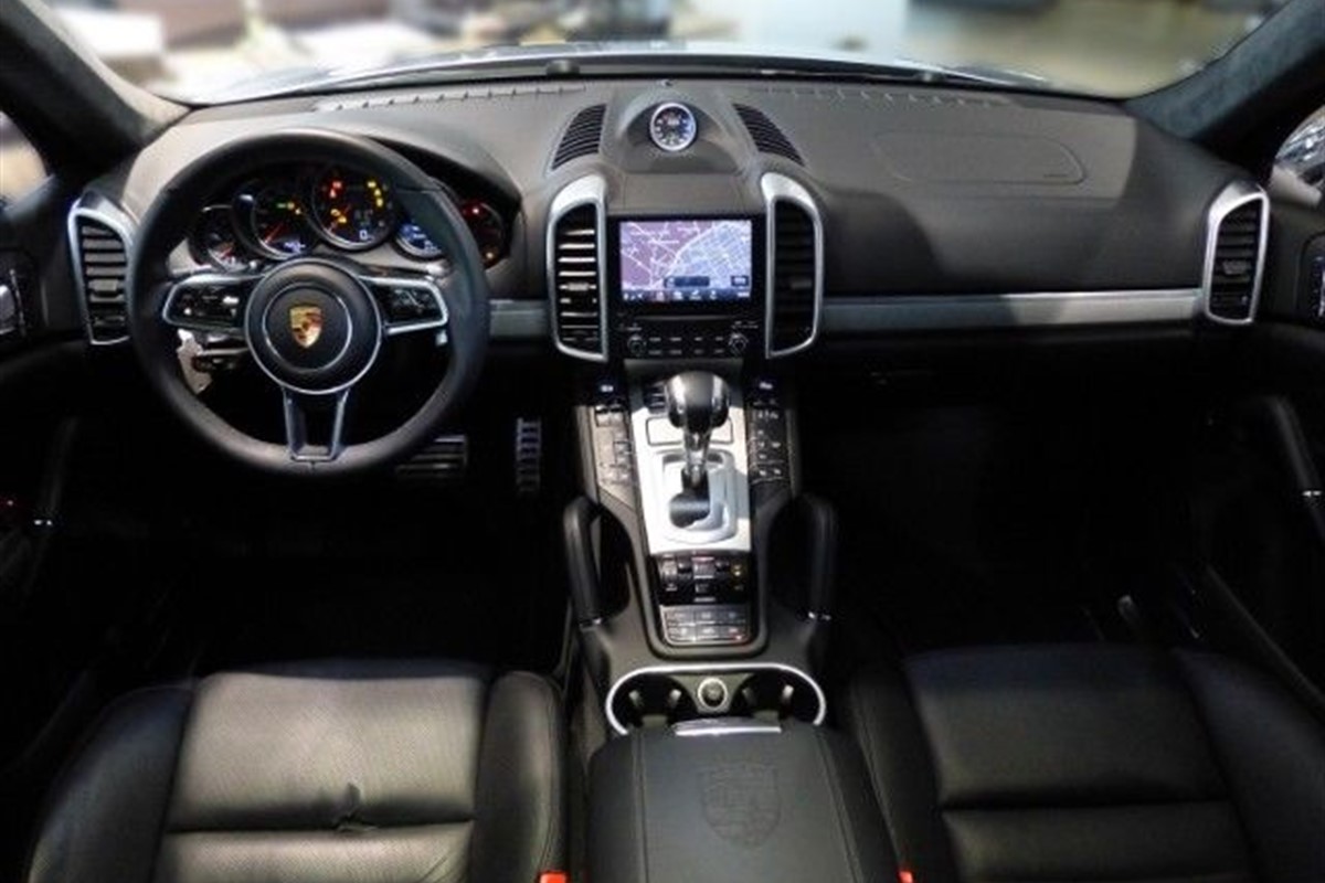 Porsche
 Cayenne
 GTS Tiptronic