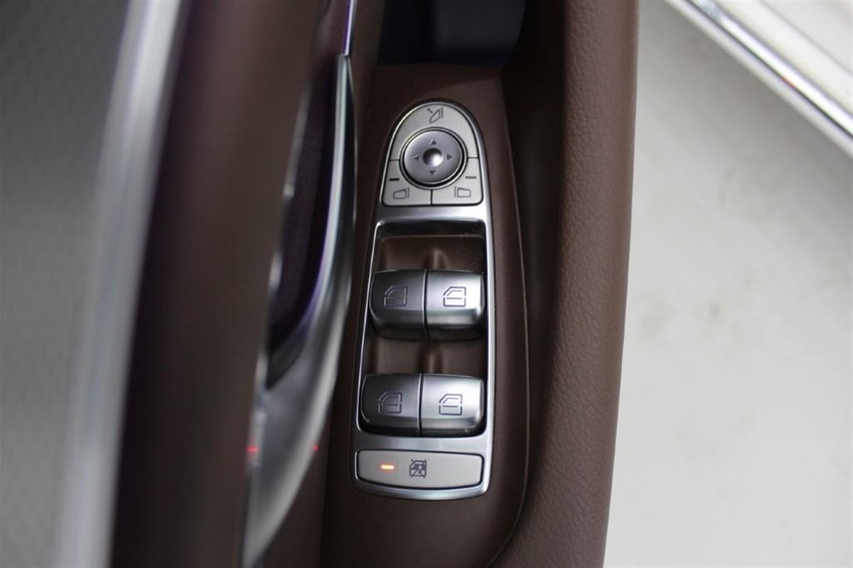 Mercedes-Benz E-Class
 220d Launch Edition Avantgarde