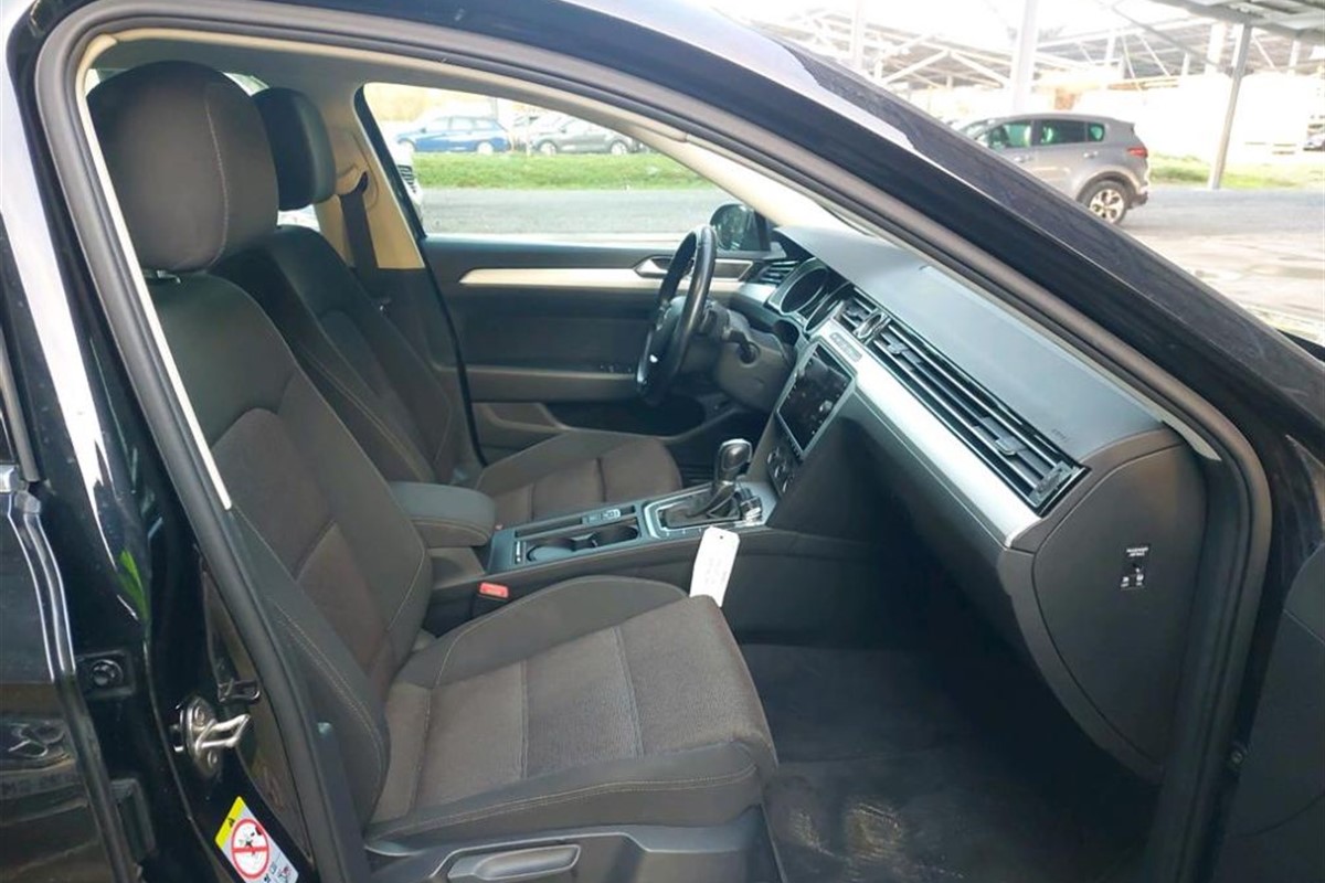 Volkswagen Passat SW 2.0 TDi DSG Confortline Business BlueMotion