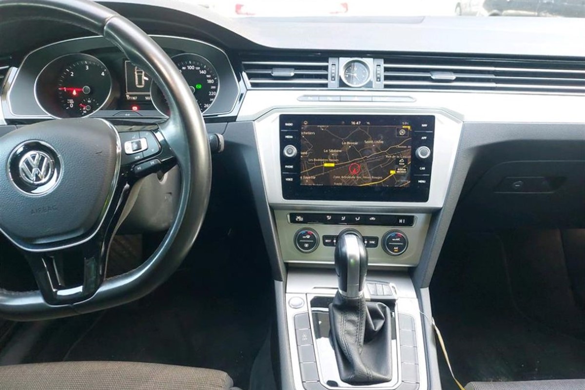 Volkswagen Passat SW 2.0 TDi DSG Confortline Business BlueMotion