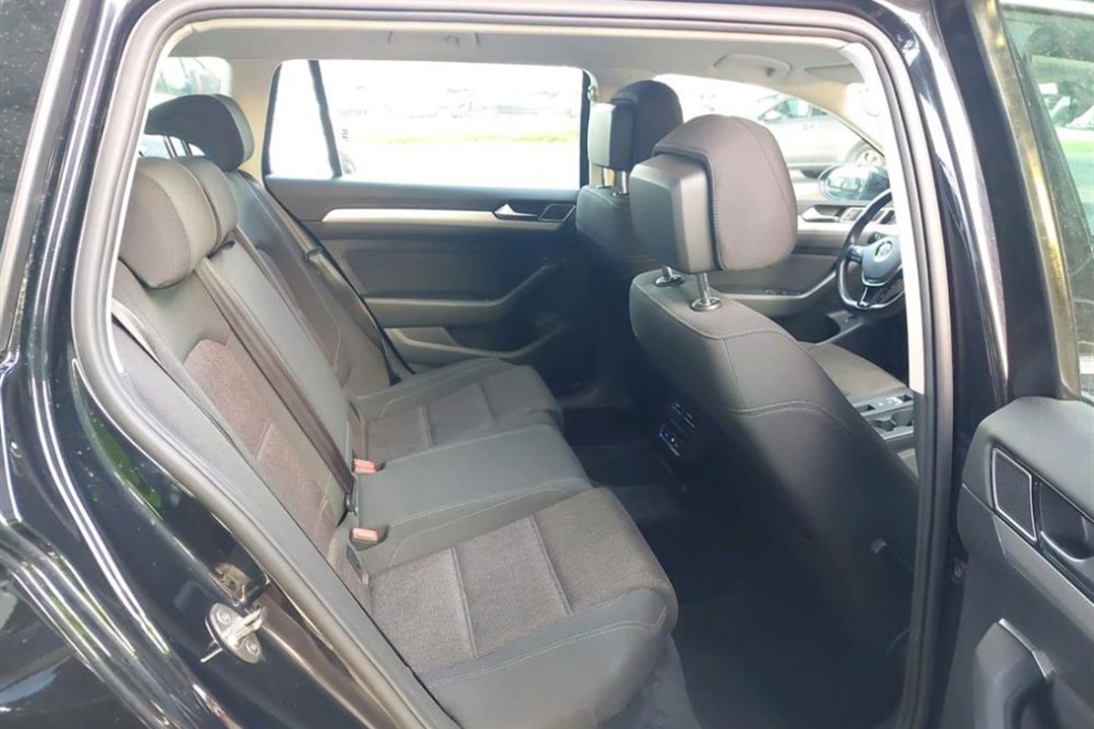 Volkswagen Passat SW 2.0 TDi DSG Confortline Business BlueMotion