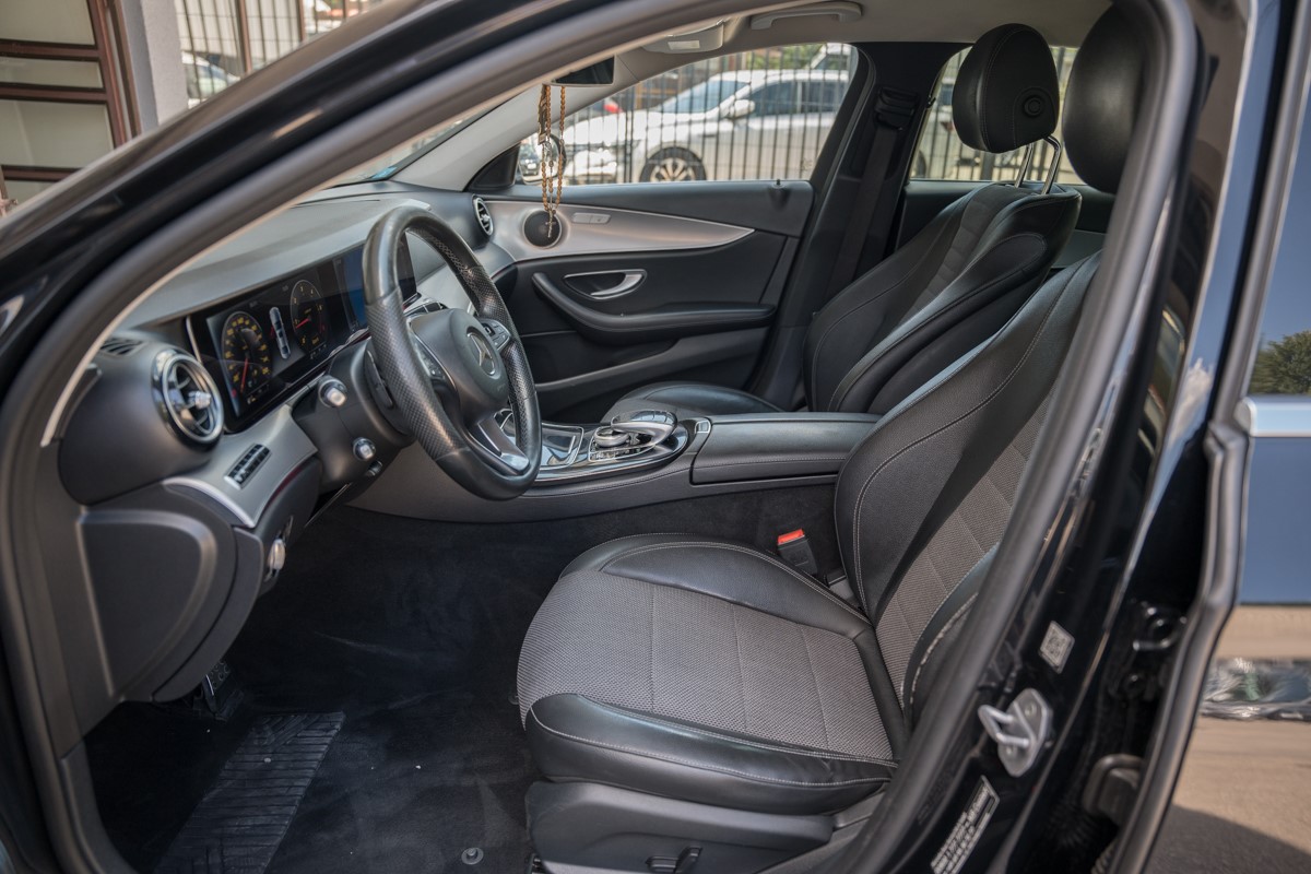 Mercedes-Benz E-Class
 220 D AMG