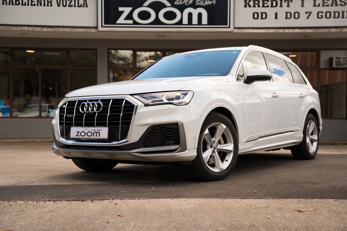 Audi Q7
 3.0 TDI S line QUATTRO