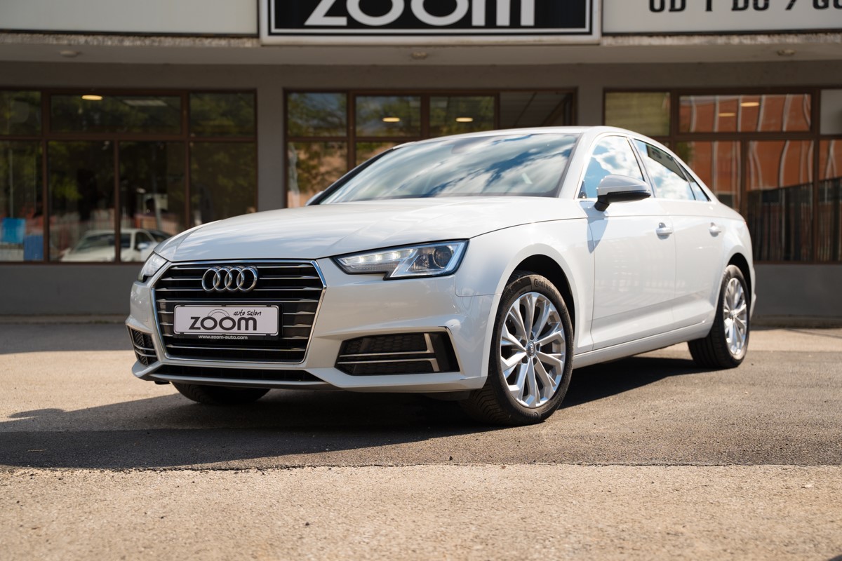 Audi A4
 35 TDI S-Tronic