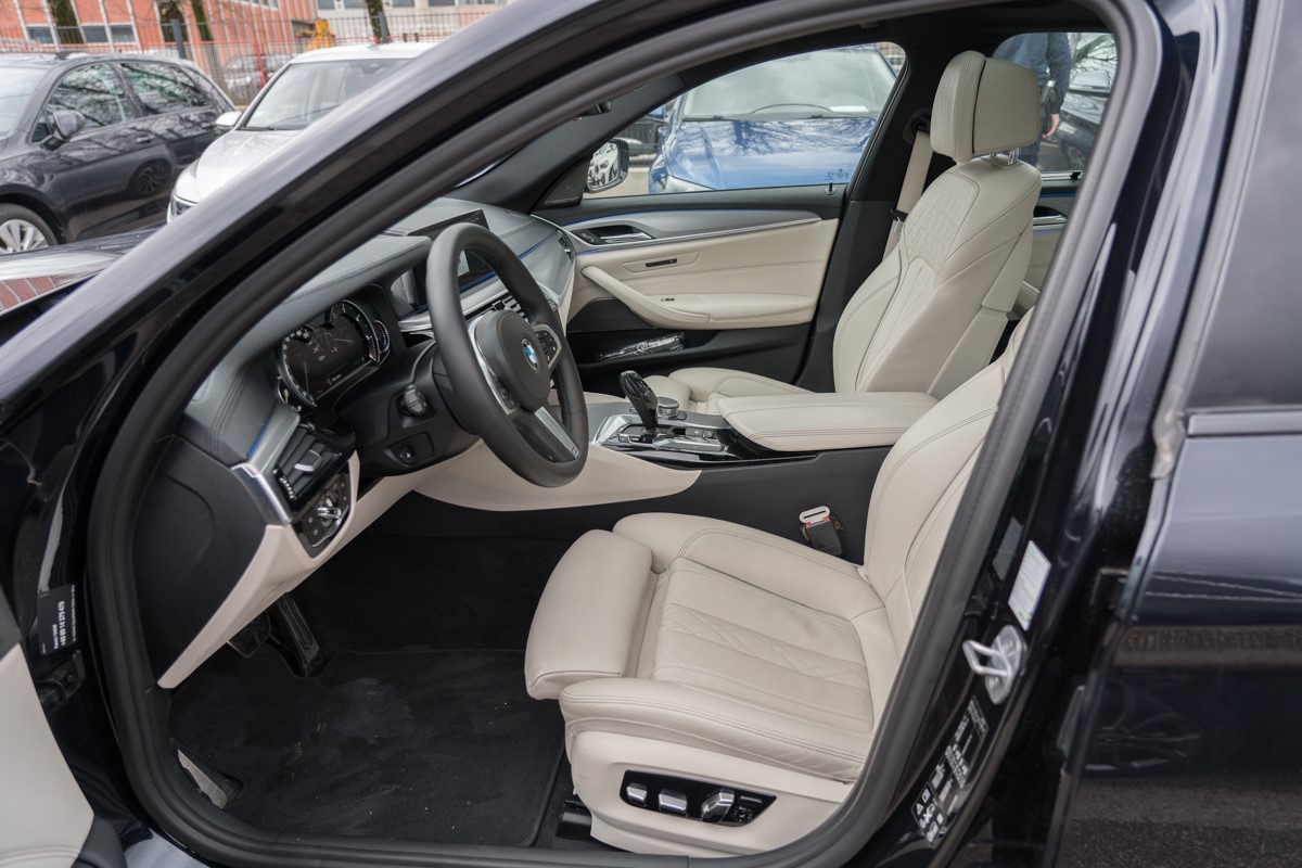 BMW
 5-Series 530 X Drive