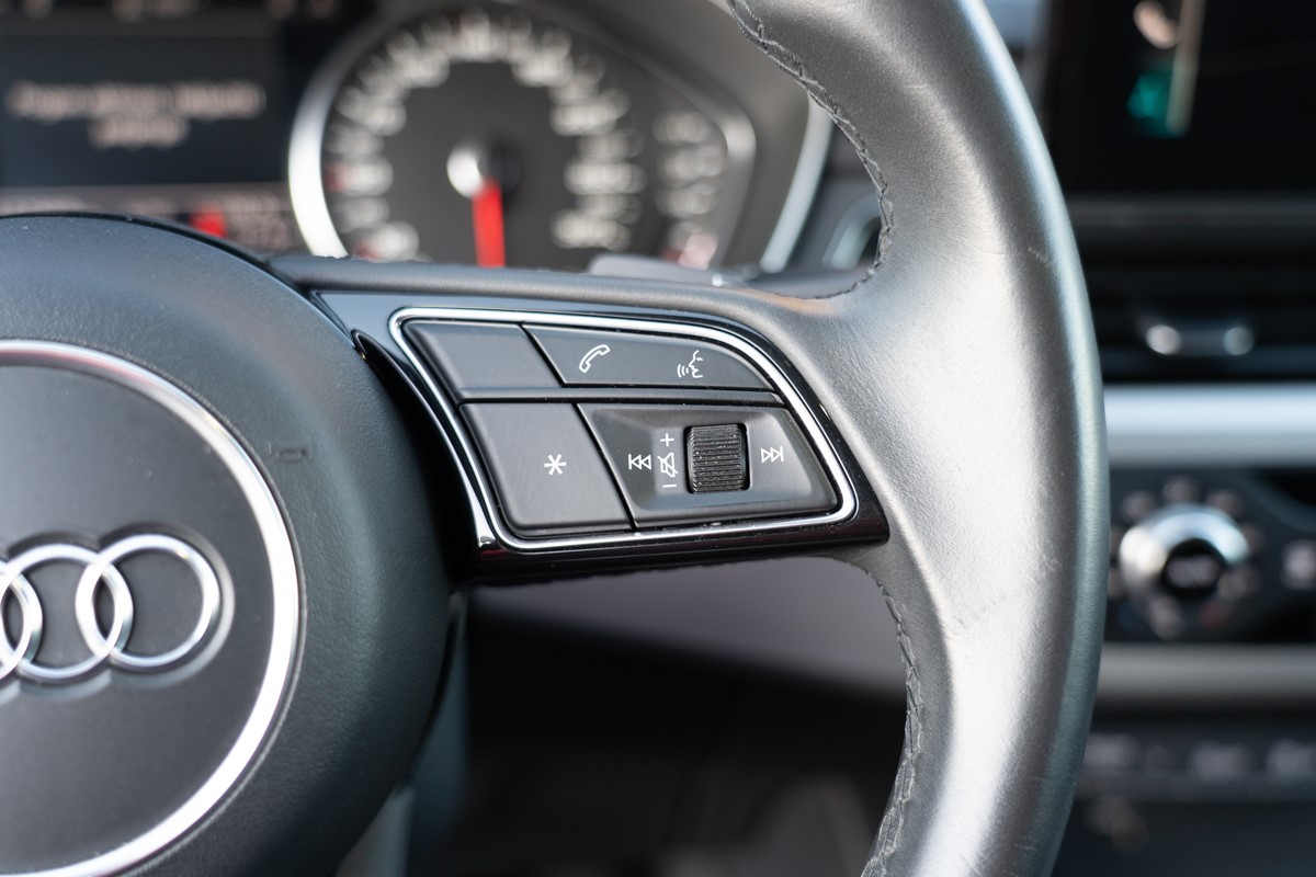 Audi A4
 30 TDI