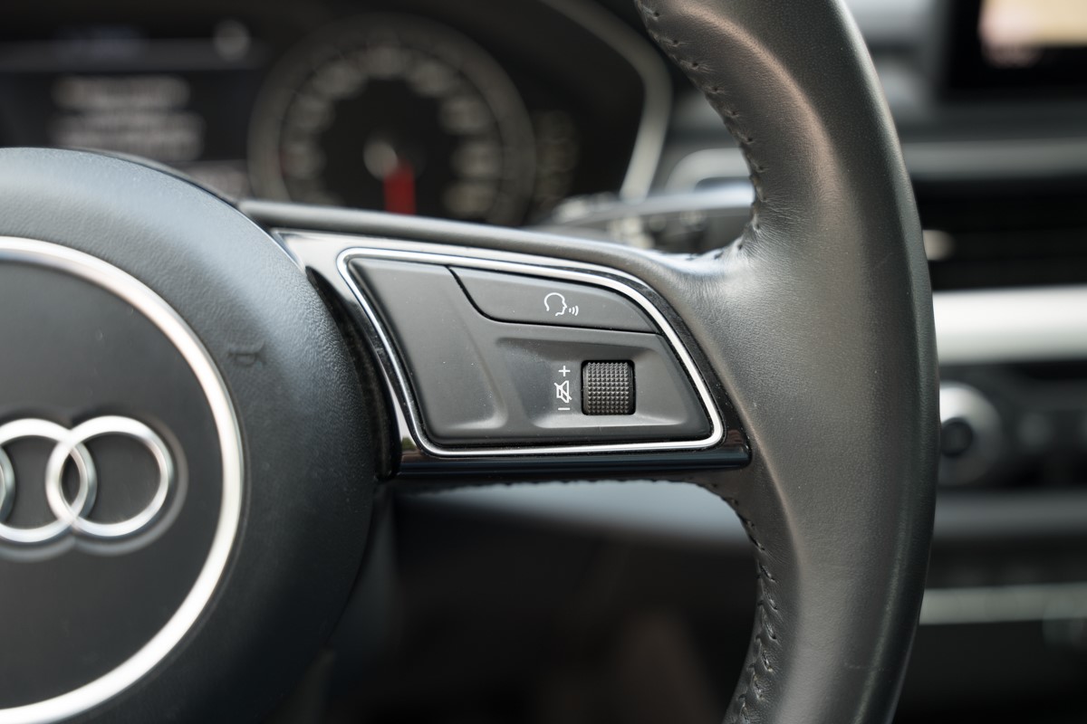 Audi A4
 2.0 TDI S line