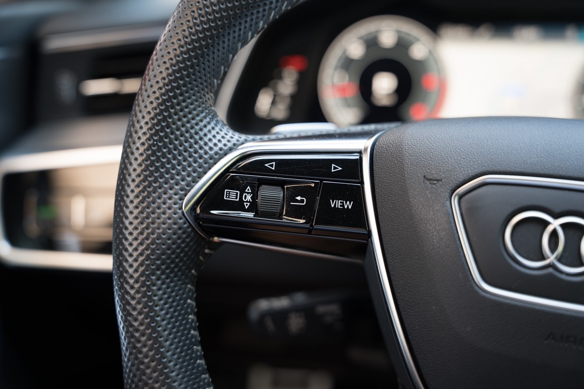 Audi A6
 3.0 TDI S line QUATTRO