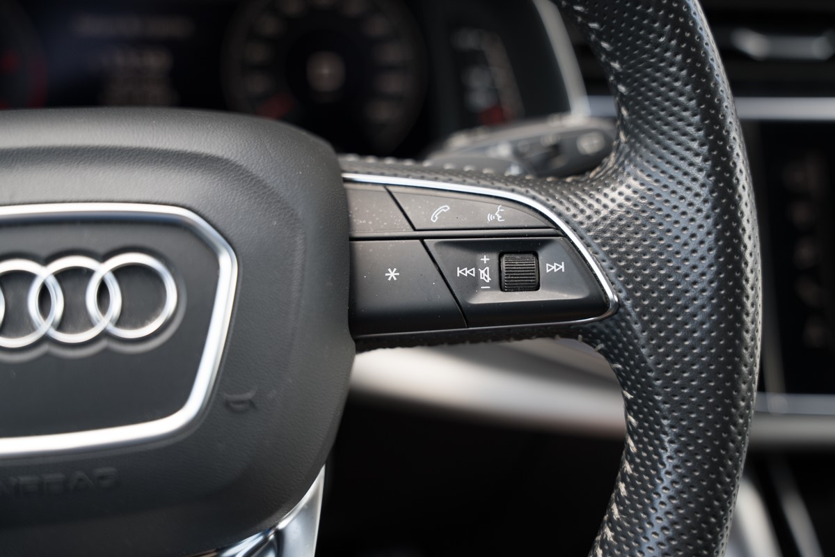 Audi Q7
 3.0 TDI S line QUATTRO