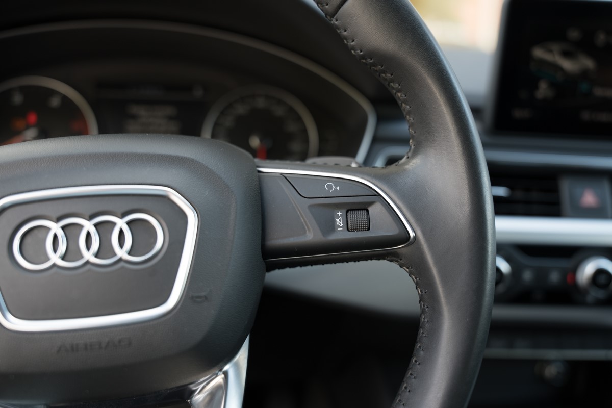 Audi A4
 35 TDI S-Tronic