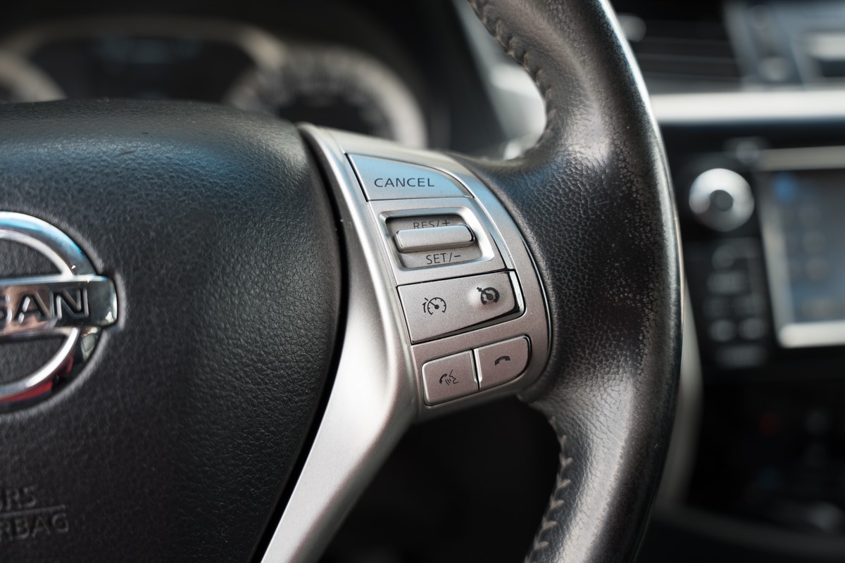 Nissan
 Navara 2,3 DCI 4X4