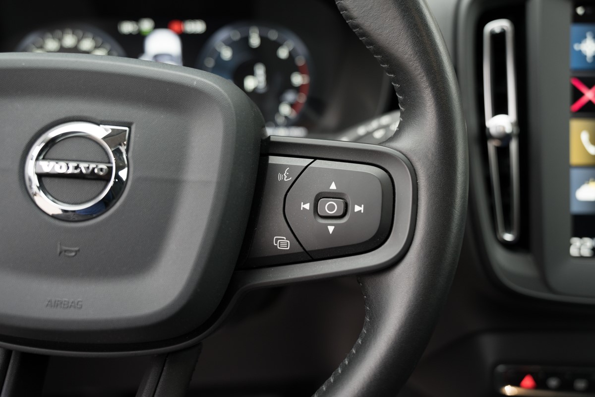 Volvo
 XC40 2.0 D D3