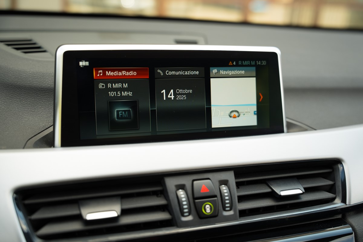 BMW
 X1 18 D sDrive