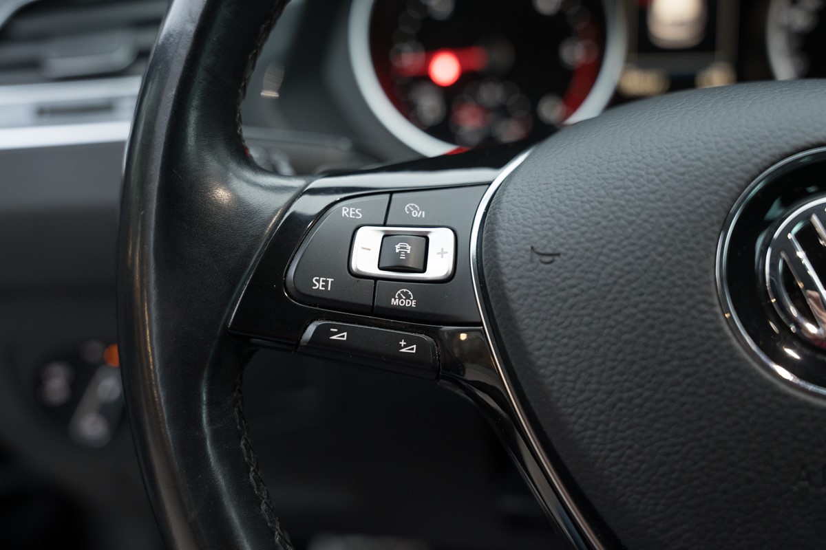 Volkswagen Tiguan
 2.0 TDI DSG 4MOTION