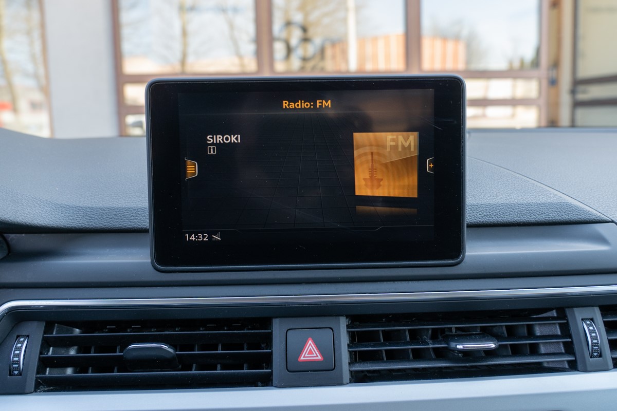 Audi A4
 35 TDi Stronic Business Line