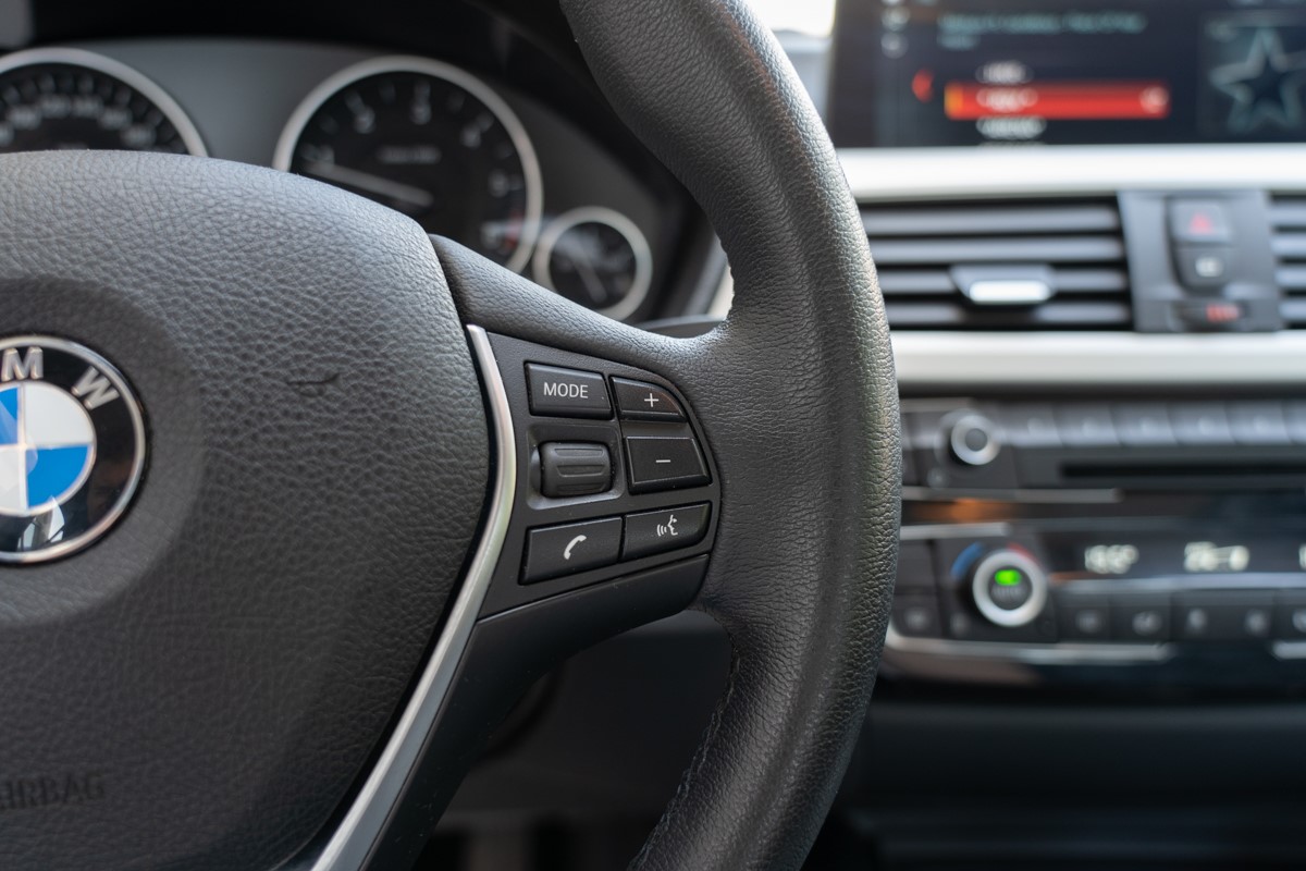 BMW
 3-Series 318d Advantage