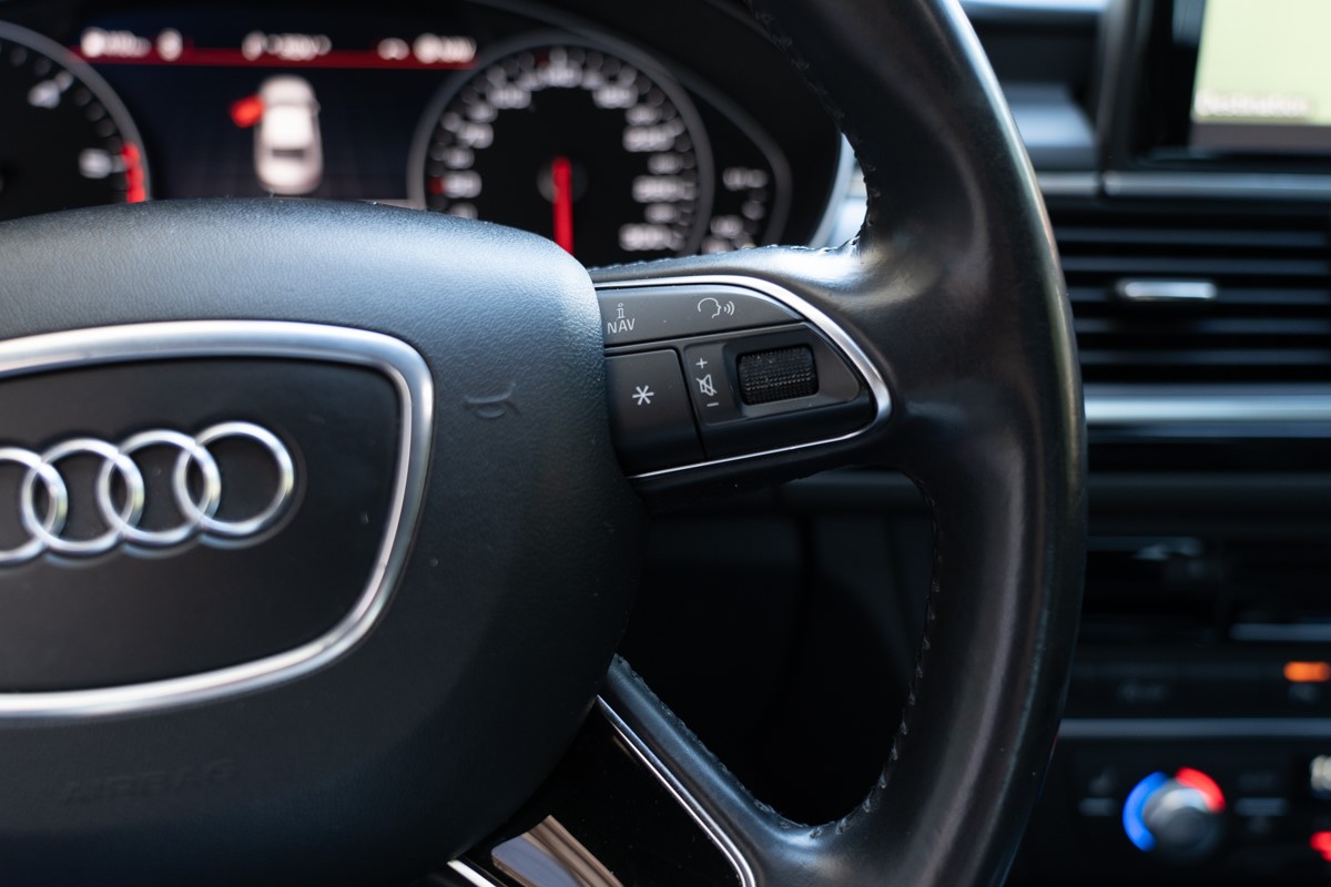 Audi A6
 2,0 TDI S-line