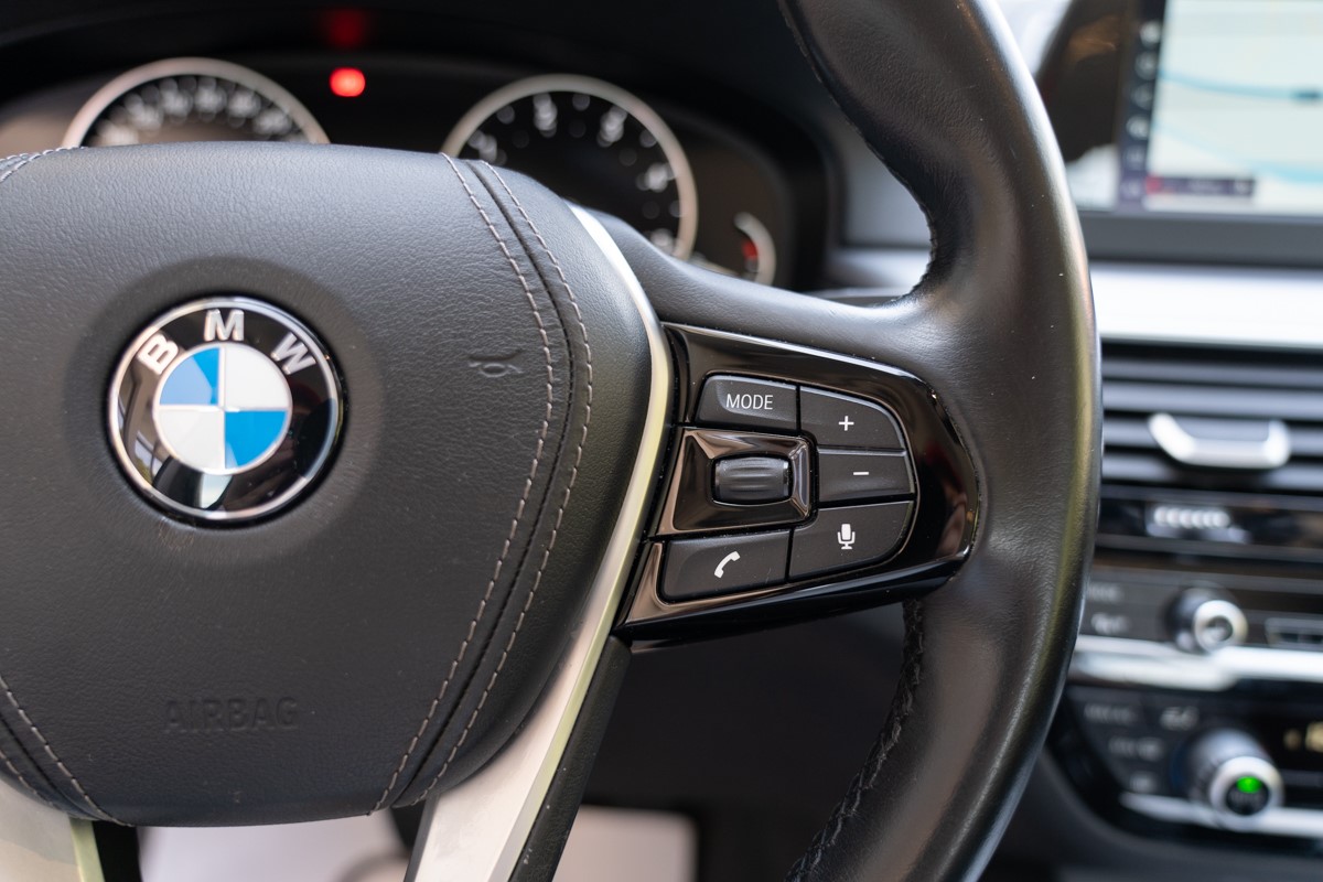 BMW
 5-Series 520d