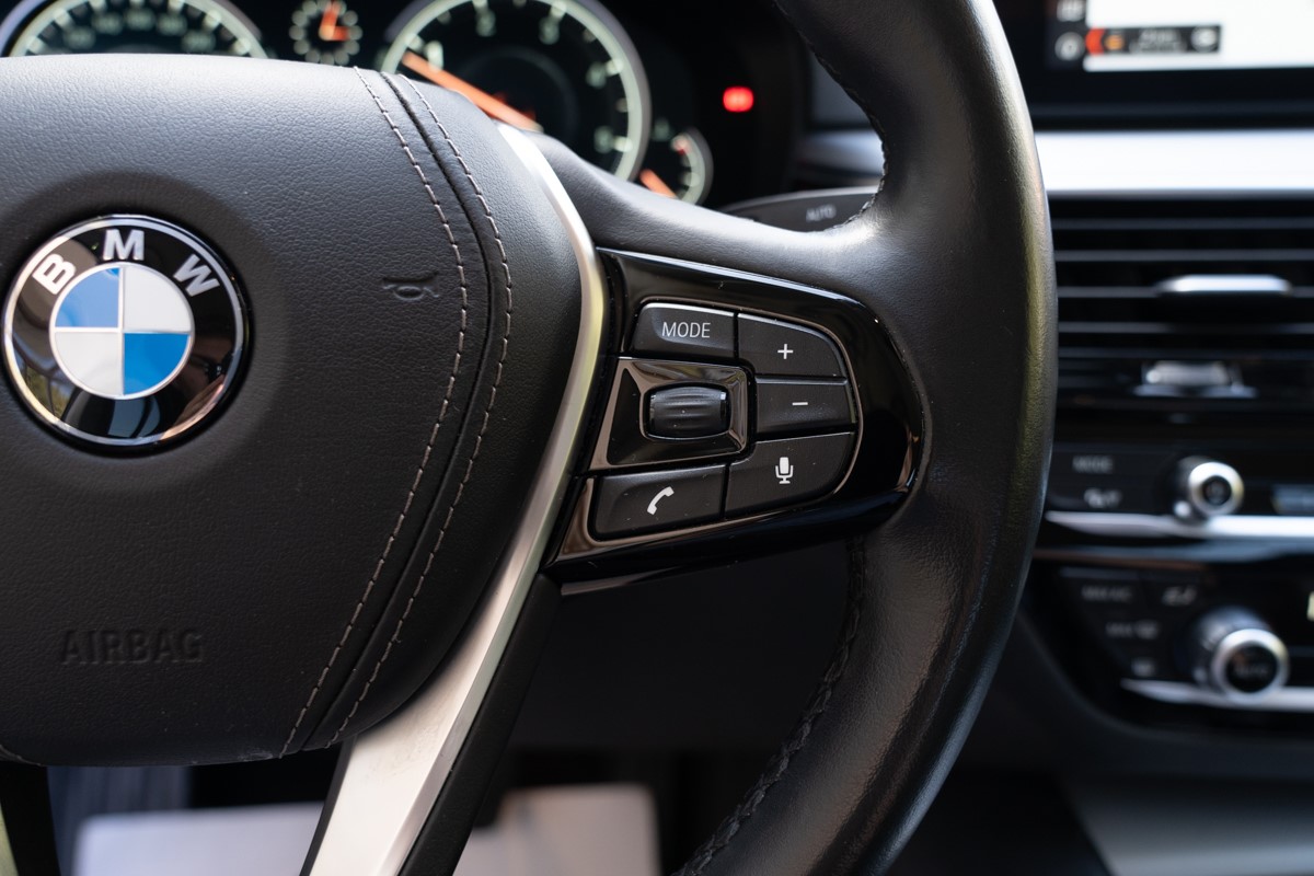 BMW
 5-Series 520d