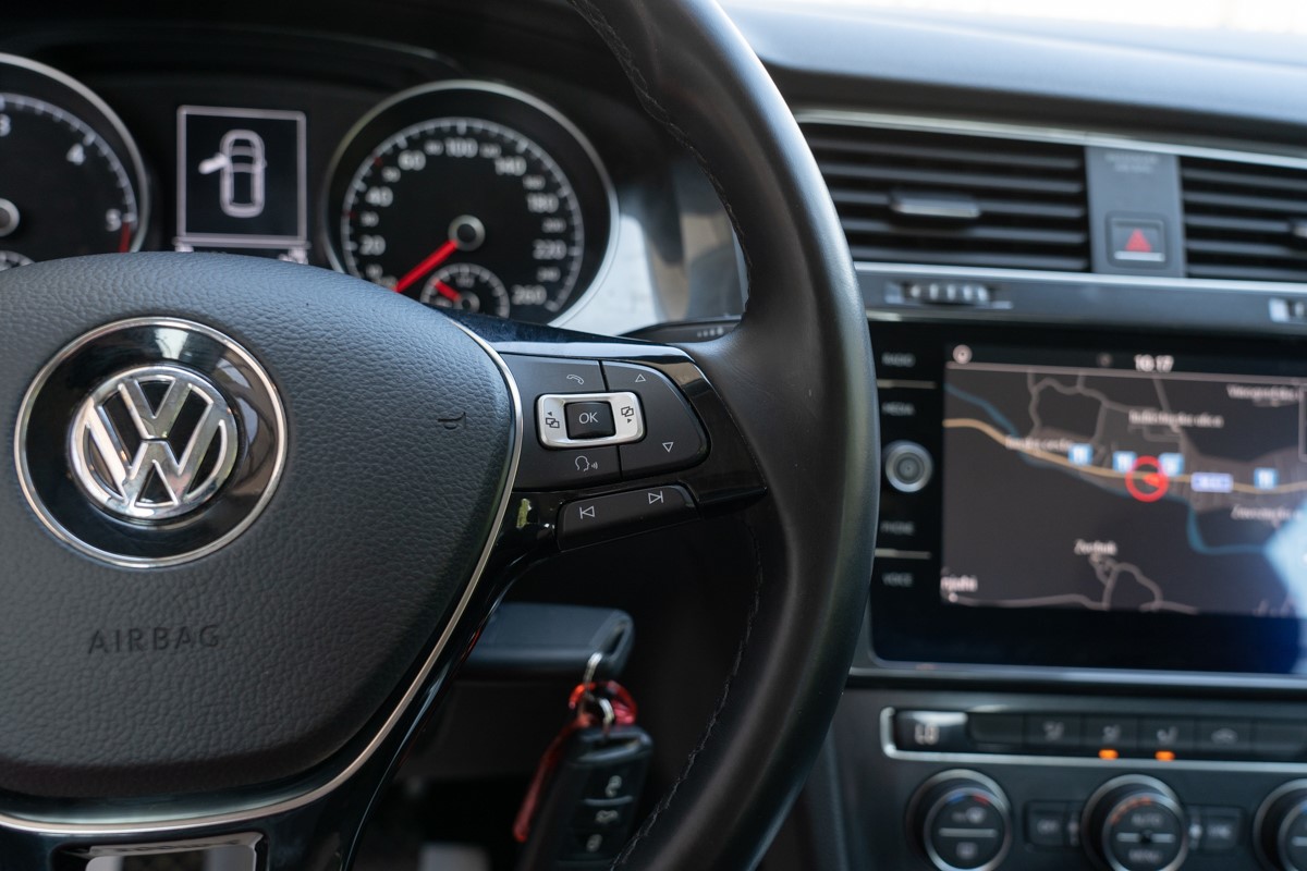Volkswagen Golf 1,6 TDI CONFORTLINE BUSINESS