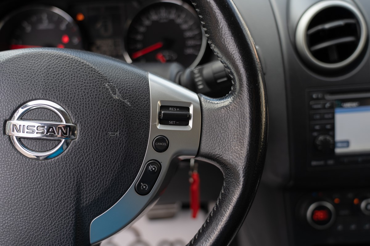 Nissan
 Qashqai 2,0 DCI