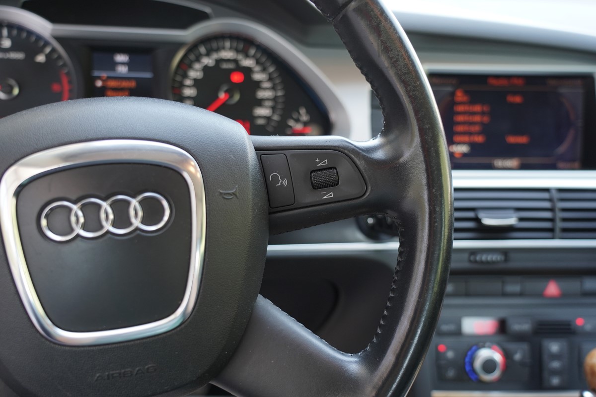 Audi A6
 2,7 TDI Quattro