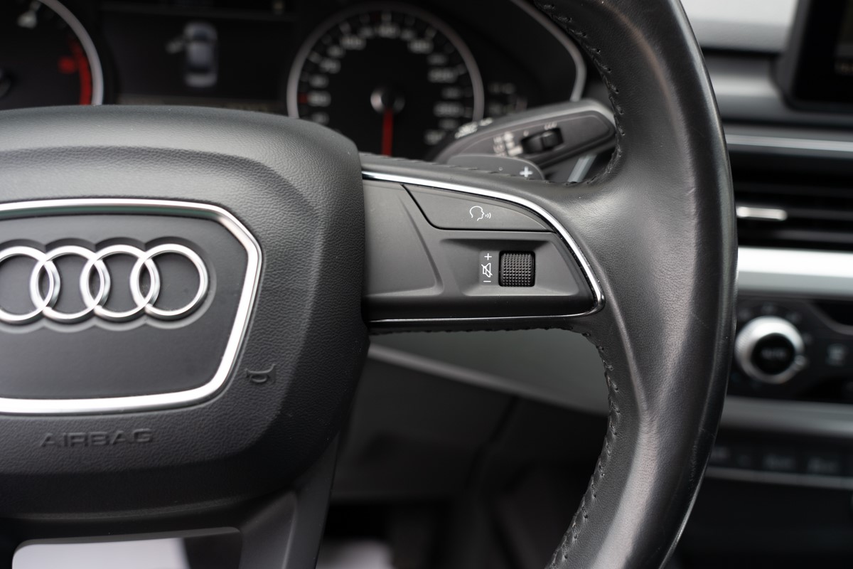 Audi A4
 2.0 TDi S-tronic Quattro Business Line