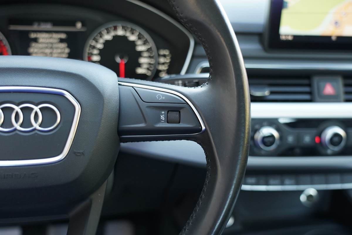 Audi A4
 2.0 TDI ULTRA 150 BUSINESS LINE
