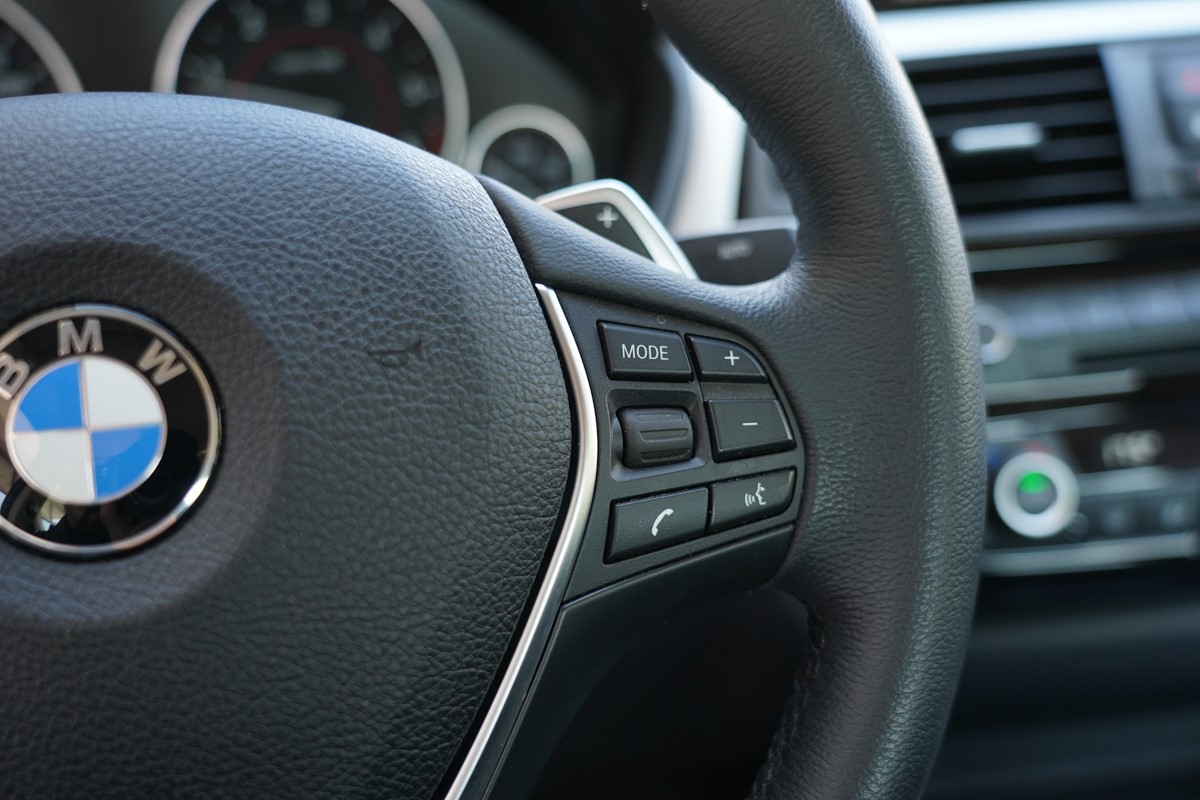 BMW
 3-Series 320 d Automatik 