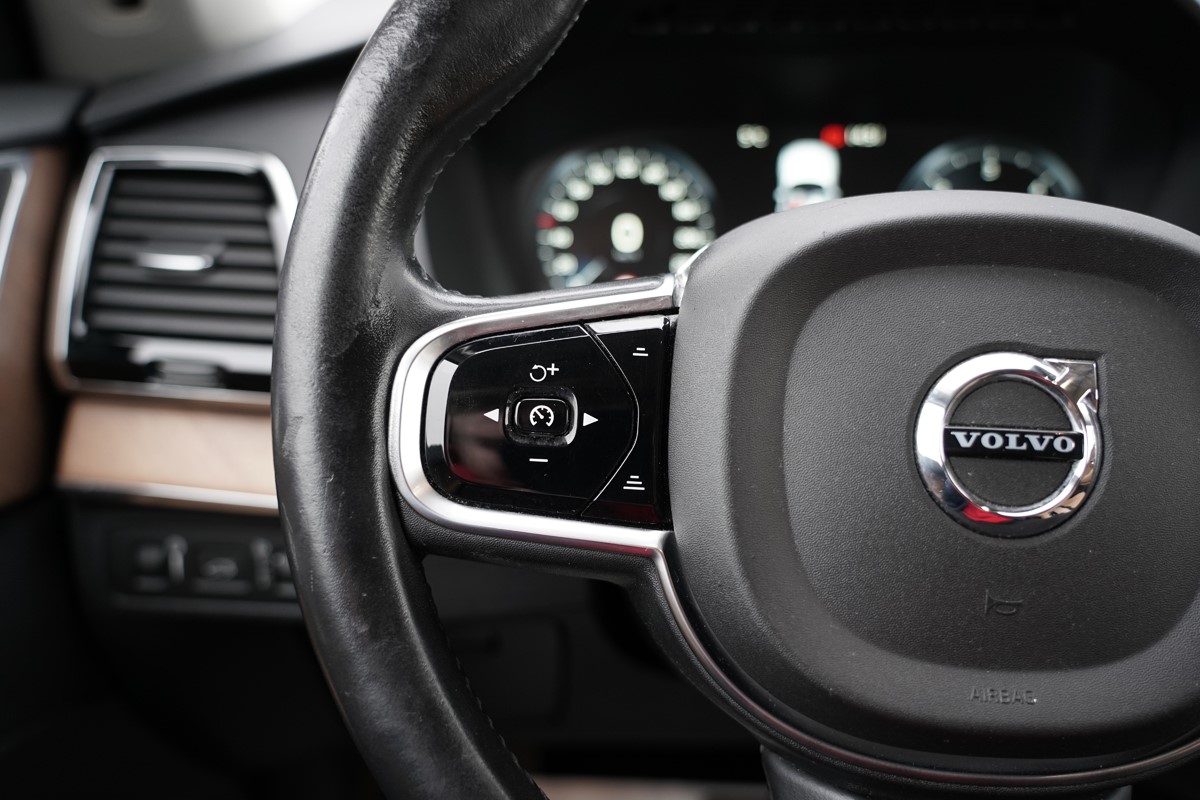 Volvo
 XC90 
 D5