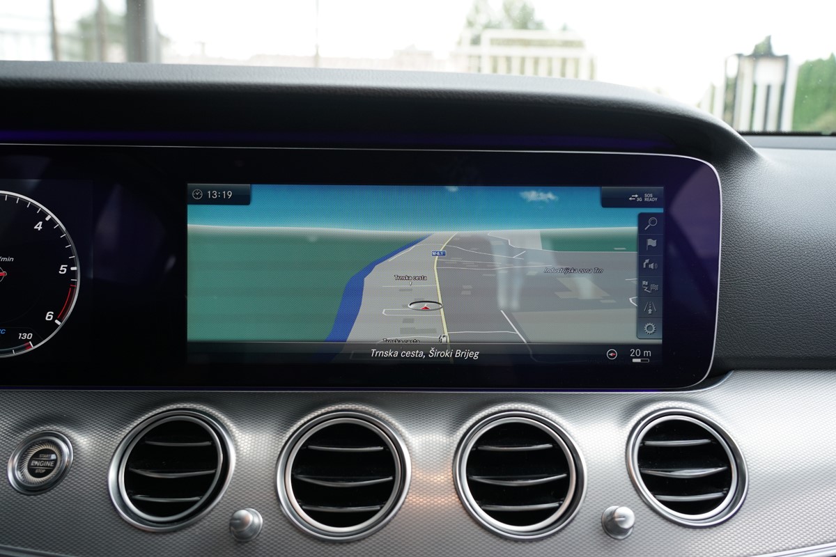 Mercedes-Benz E-Class
 220 D Avantgarde 