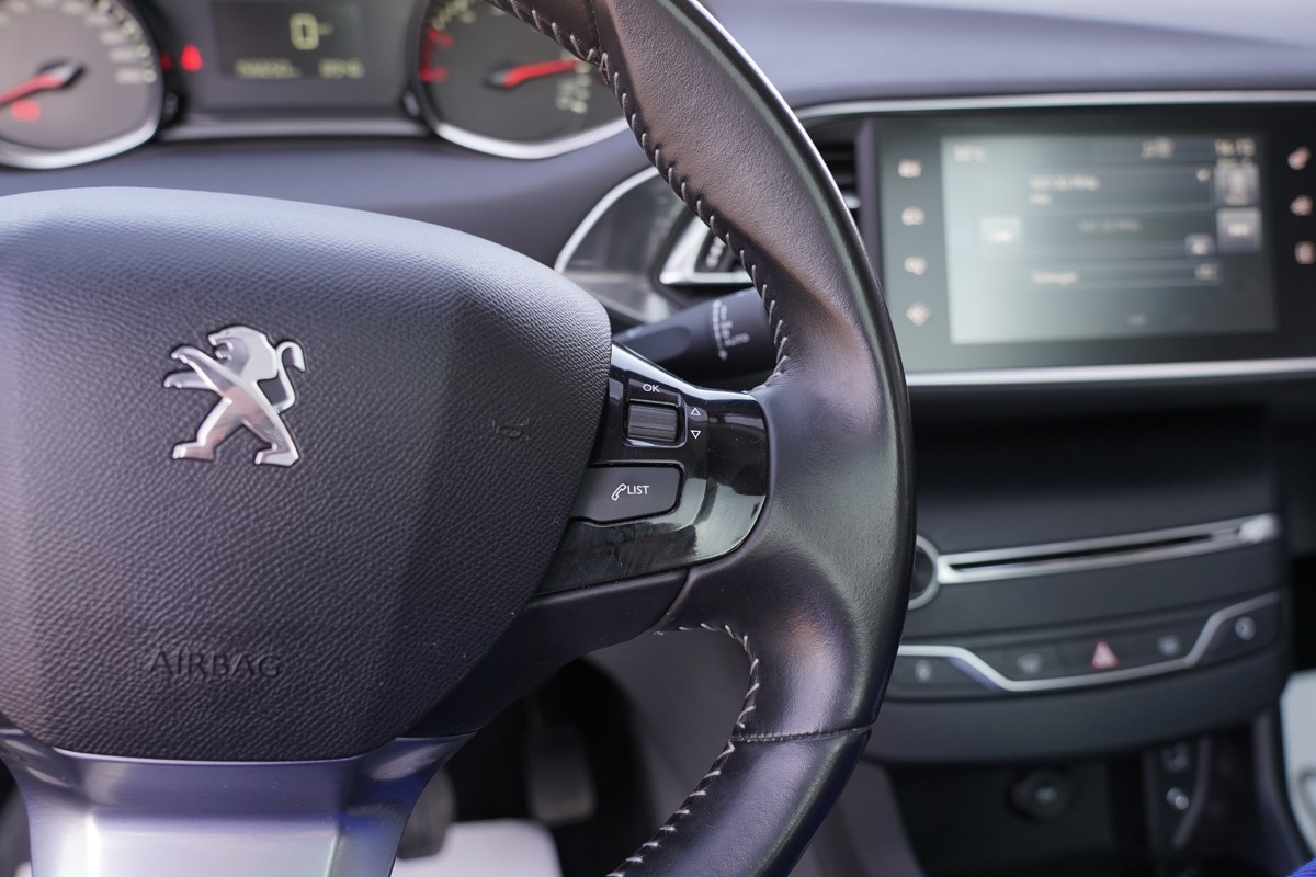 Peugeot 308 EXECUTIVE 1.6 BLUEHDI