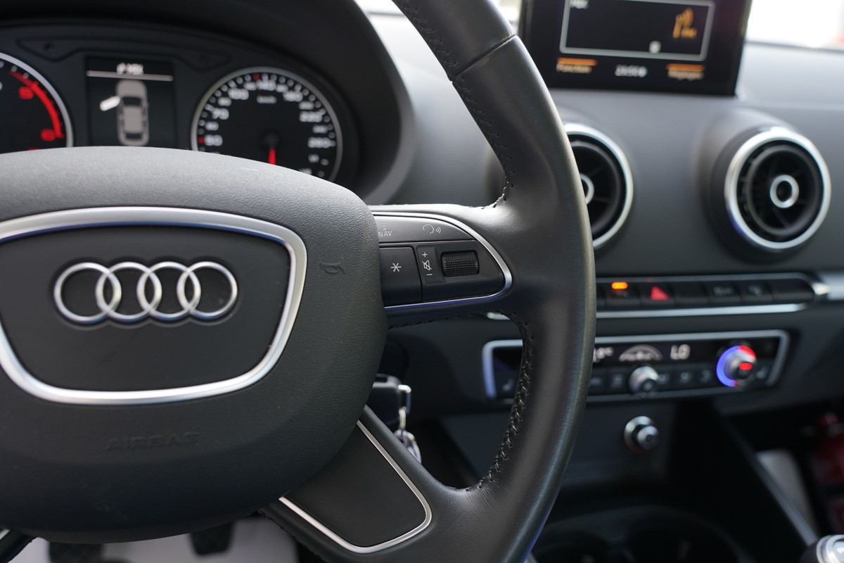 Audi A3
 1.6 TDI S-line Berline