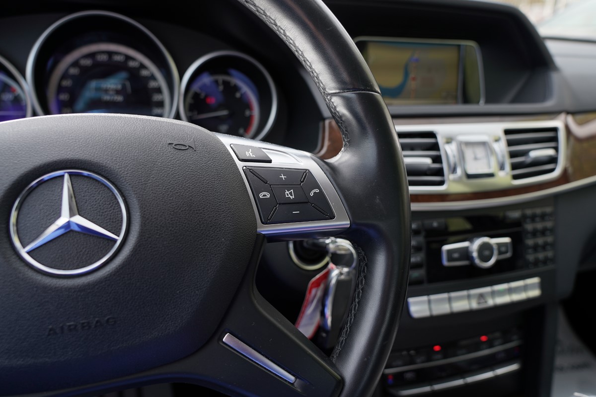 Mercedes-Benz E-Class
 200 CDI