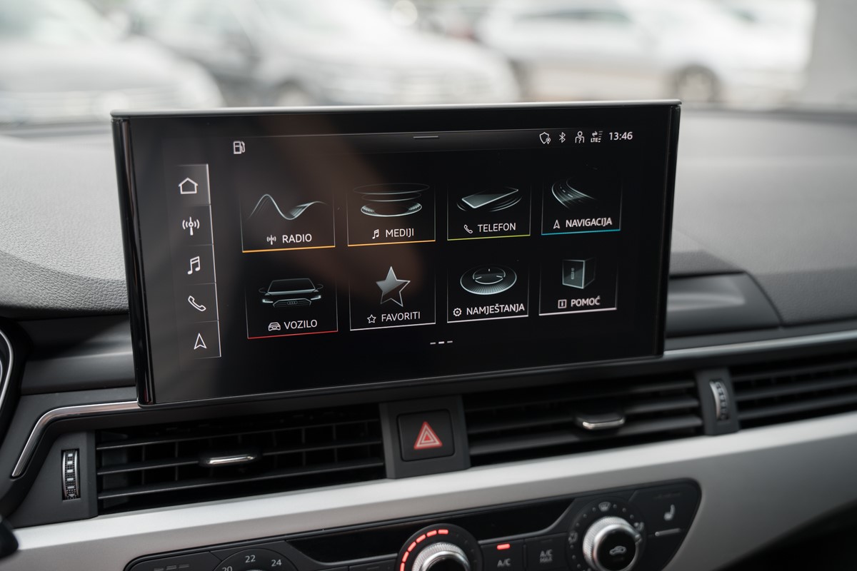 Audi A4
 2.0 TDI