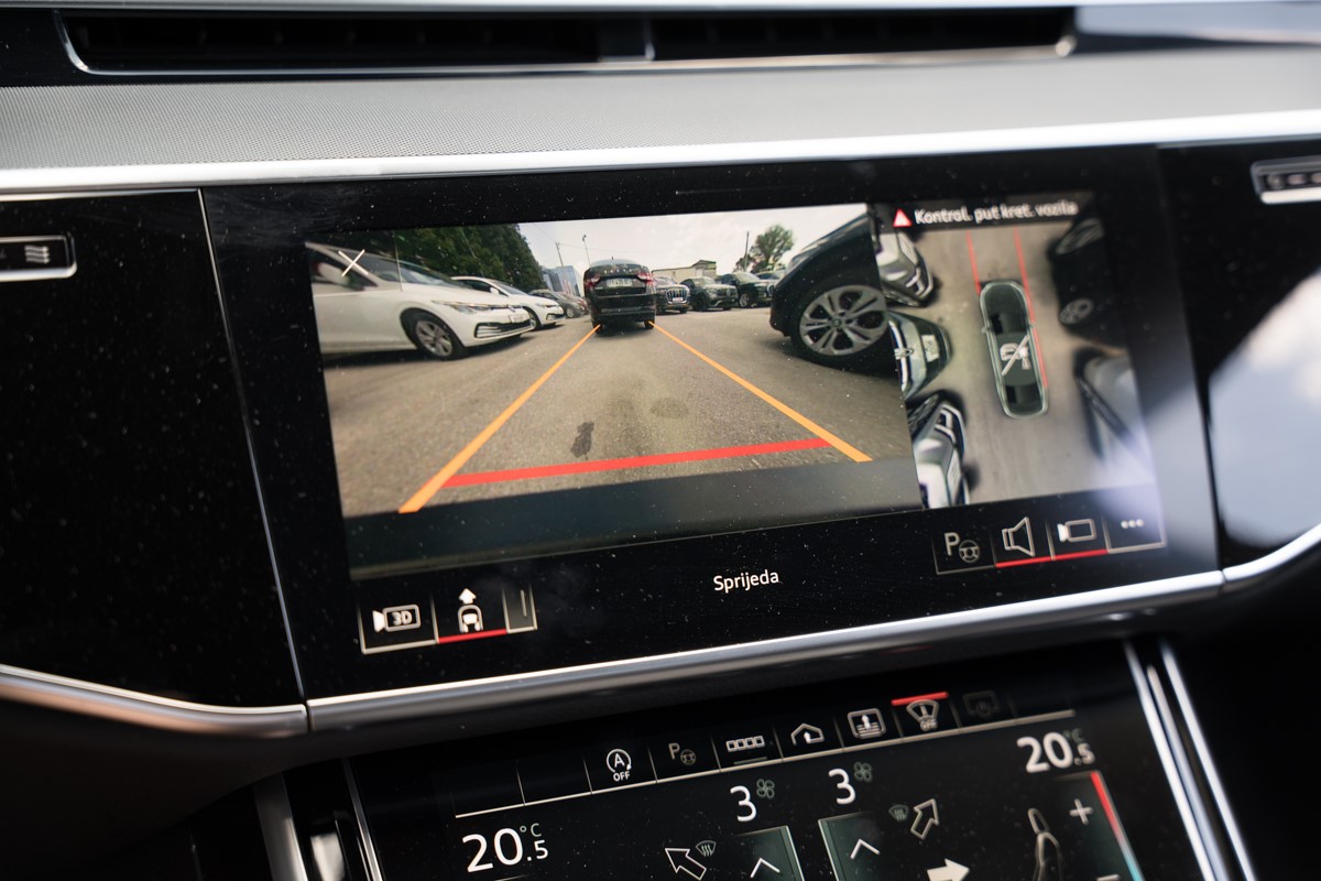 Audi A8
 3.0 TDI S line QUATTRO