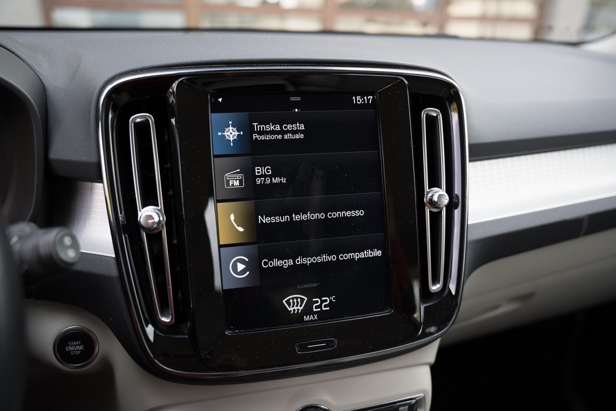 Volvo
 XC40 2.0 D