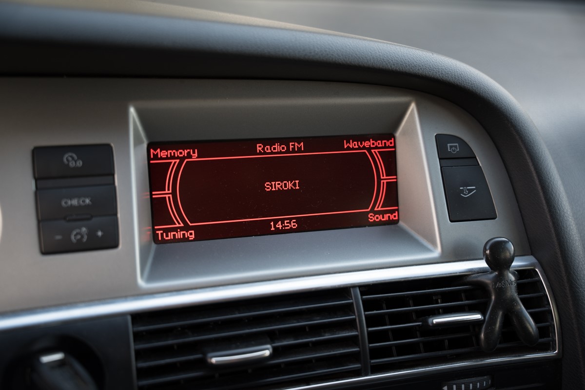 Audi A6
 2.0 TDI 