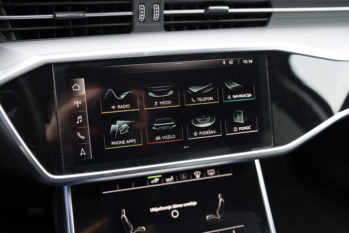 Audi A6
 55 TFSI E S line QUATTRO